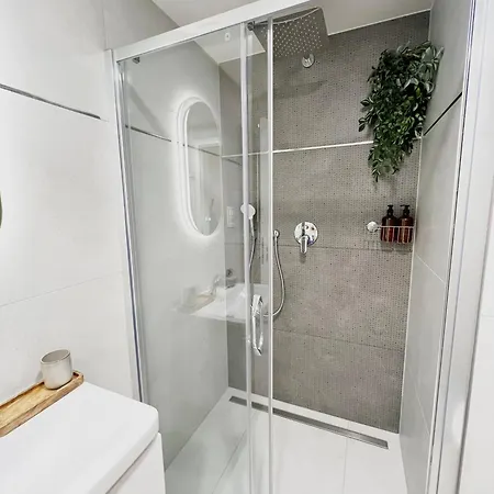 Japandi Pearl Designed Studio,Parking ,Aircon, O2 Prague Exterior photo