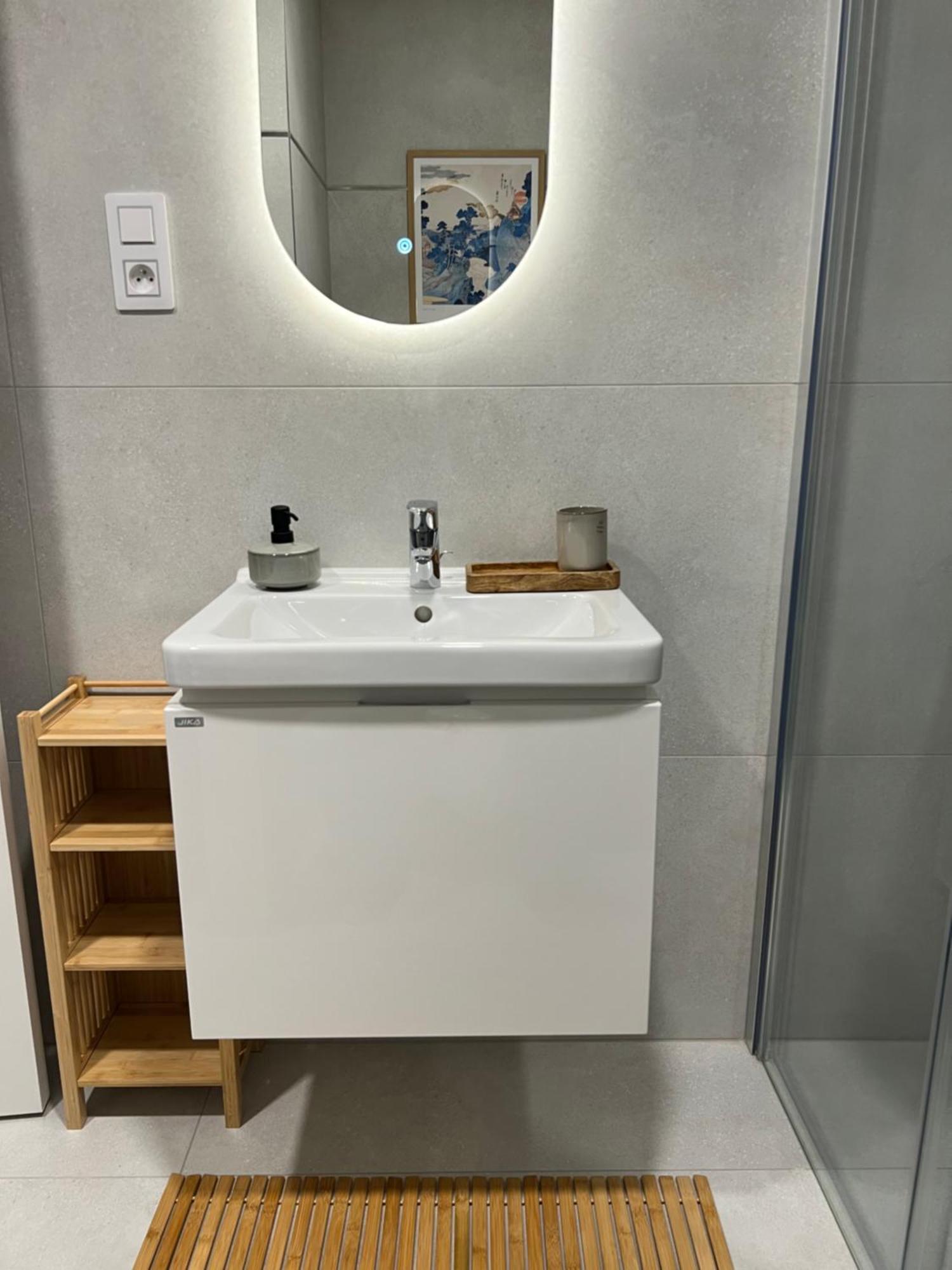 Japandi Pearl Designed Studio,parking ,aircon, O2 Apartamento Praga