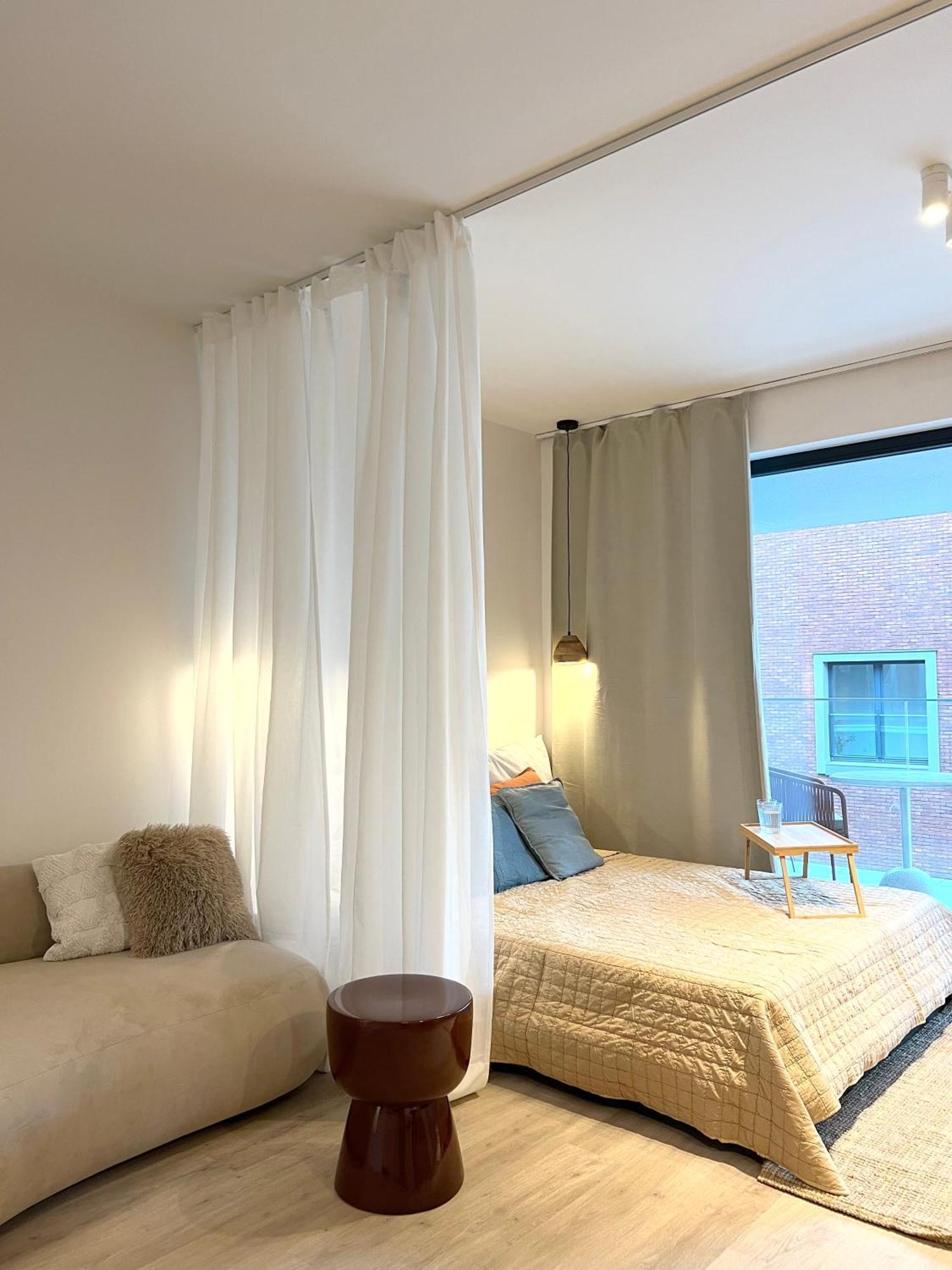 Japandi Pearl Designed Studio,parking ,aircon, O2 * Praga