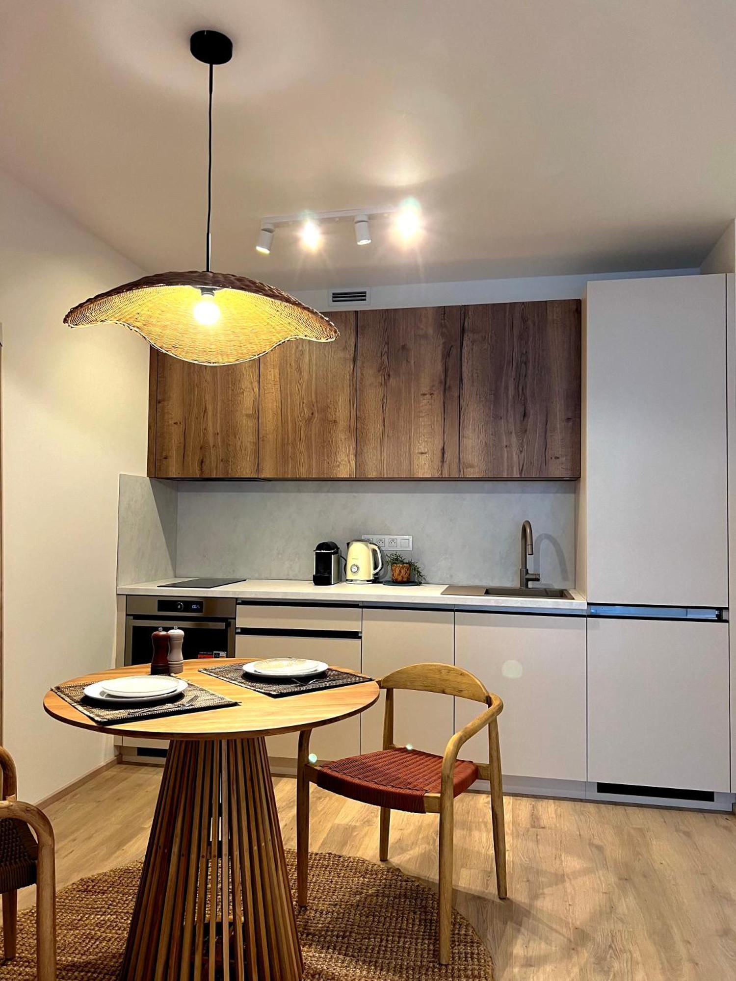Japandi Pearl Designed Studio,parking ,aircon, O2 *