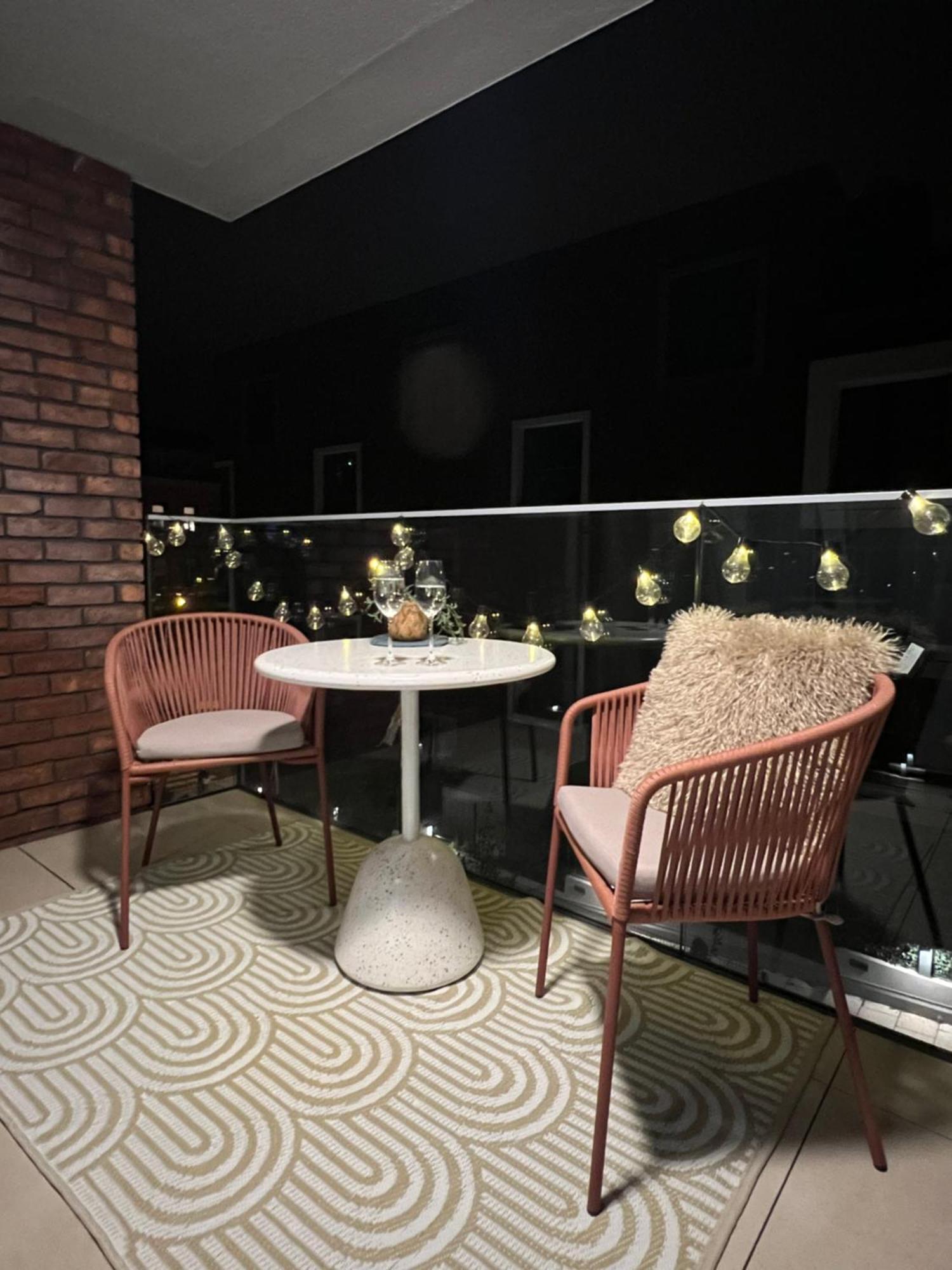 Japandi Pearl Designed Studio,parking ,aircon, O2 Apartamento